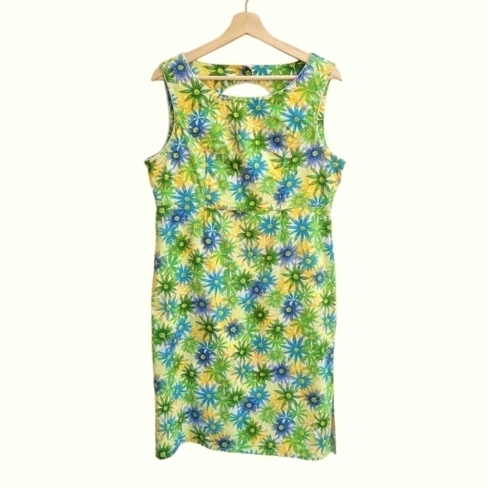 Retro Erika Daisy Floral Dress with Piping Detail, Size Medium